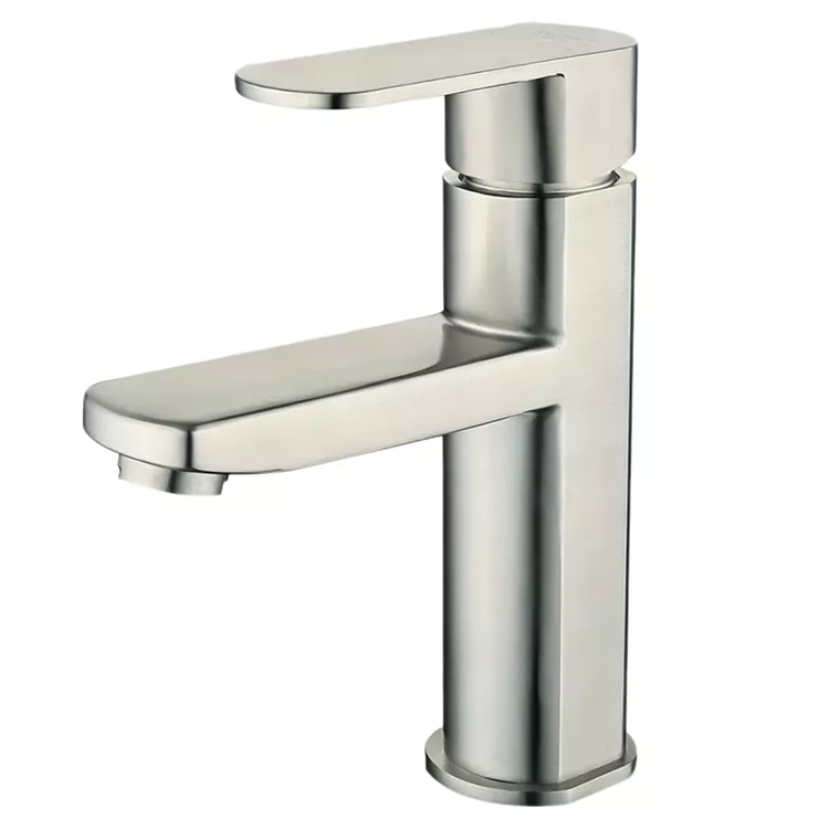 Kọlụm Square gbara gburugburu ahụ na-ekpo ọkụ na mmiri oyi